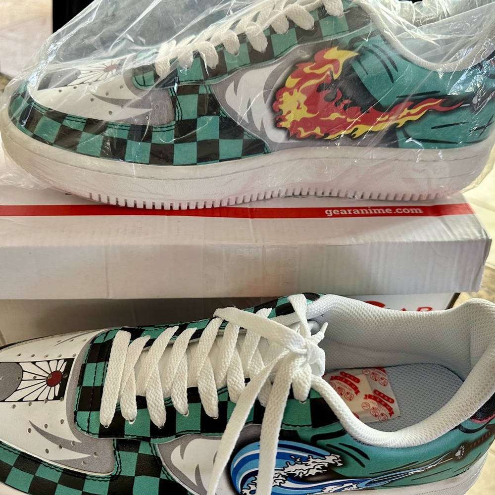 Gear anime man tennis shoes size 11 brand new excellent condition.